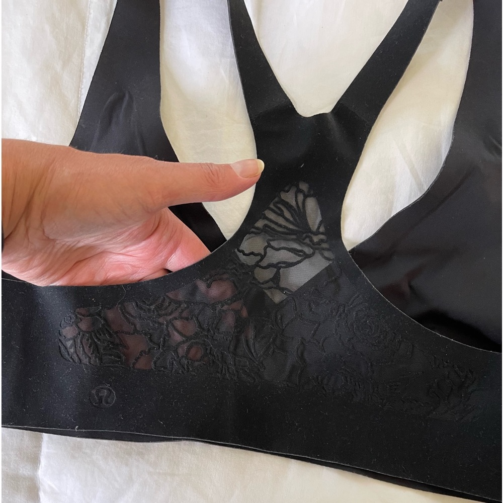 Lululemon Black Racerback / Lace Inset Sports Bra Medium